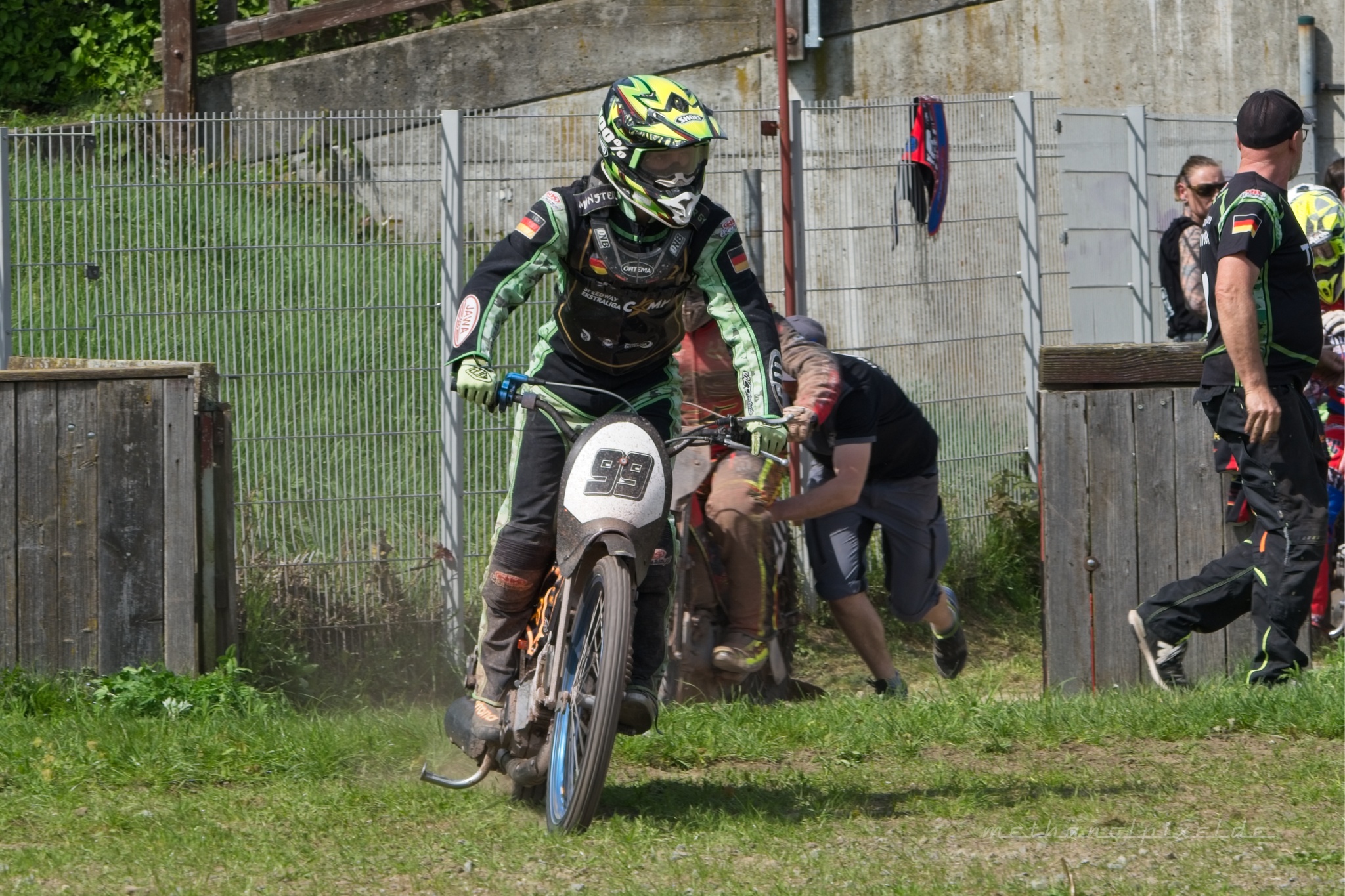 ILCE 7M4   A7405059 2048